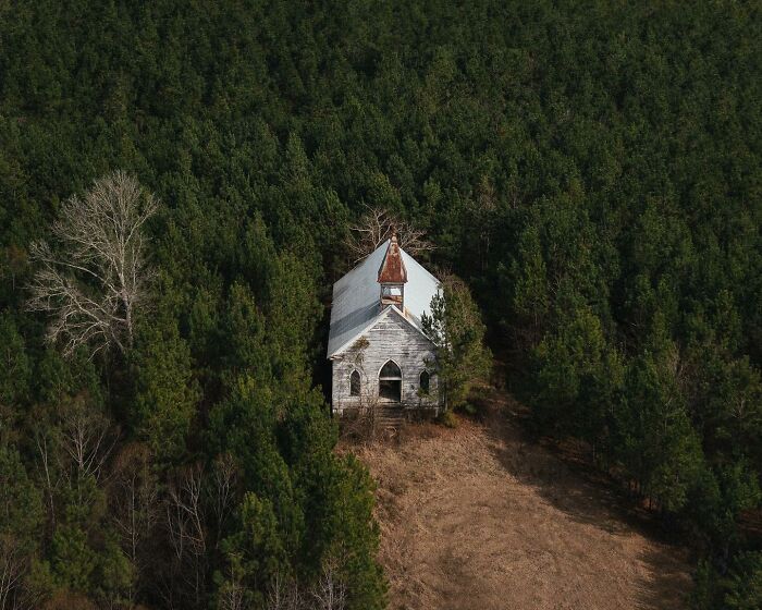Let's Wander Through 55 Spooky Abandoned Spots in America!