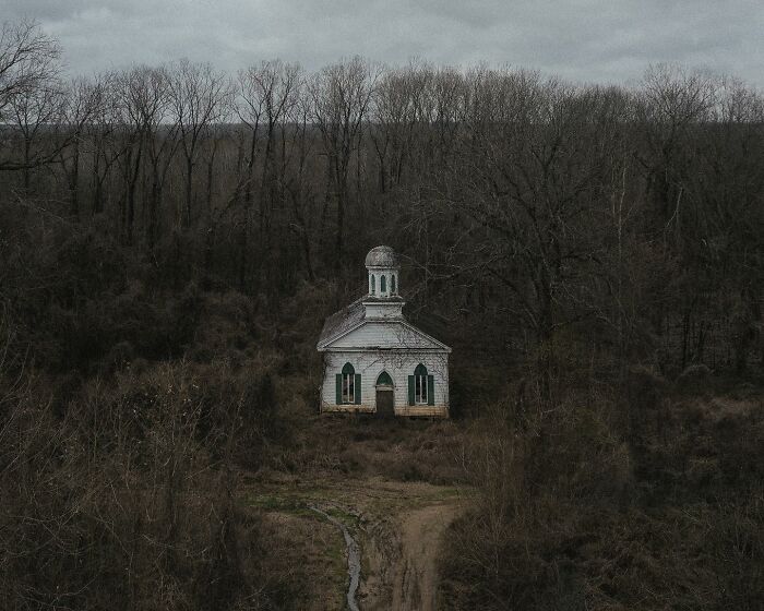 Let's Wander Through 55 Spooky Abandoned Spots in America!
