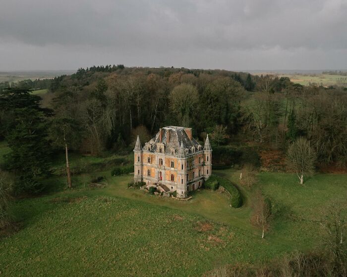Let's Wander Through 55 Spooky Abandoned Spots in America!