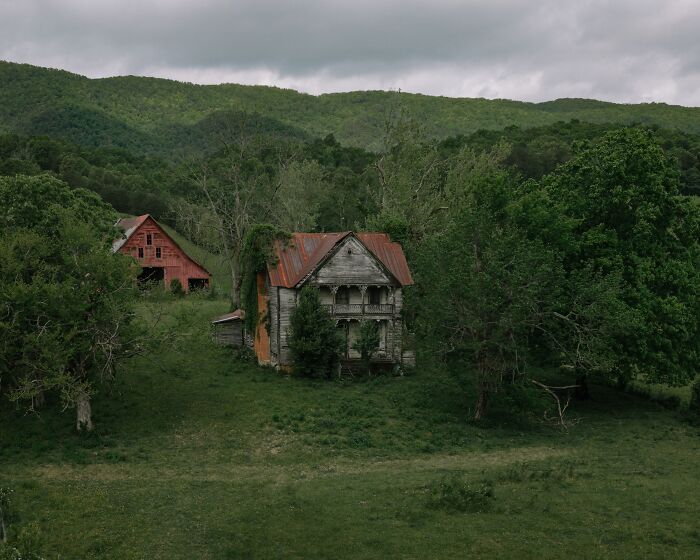 Let's Wander Through 55 Spooky Abandoned Spots in America!