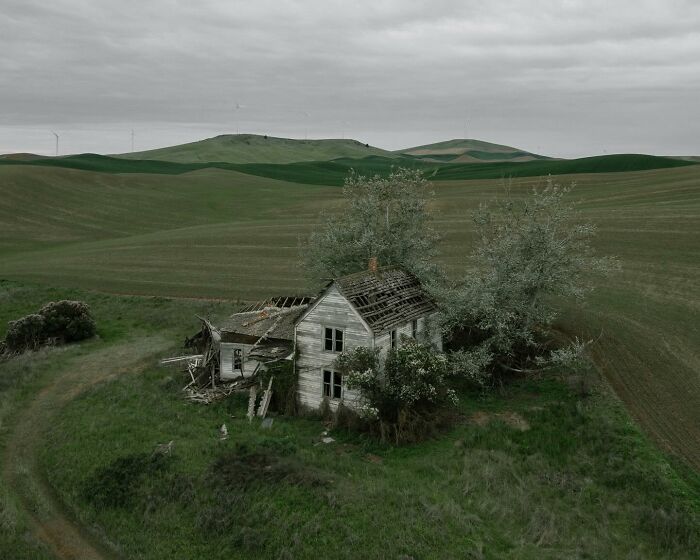 Let's Wander Through 55 Spooky Abandoned Spots in America!