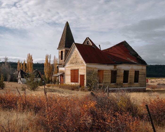 Let's Wander Through 55 Spooky Abandoned Spots in America!