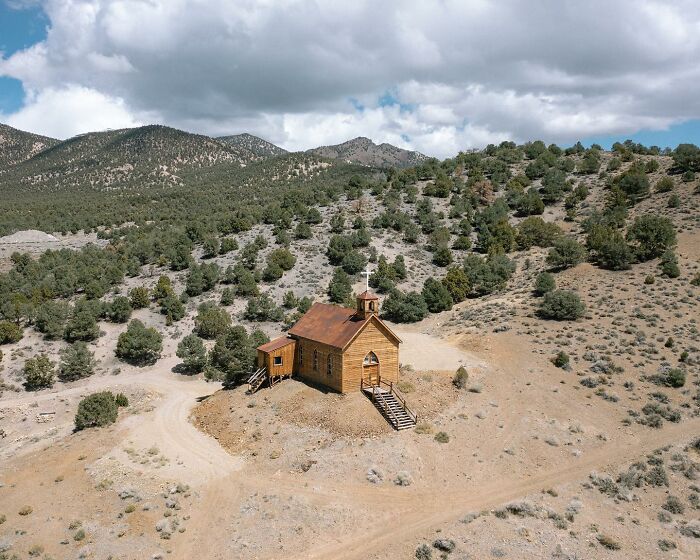 Let's Wander Through 55 Spooky Abandoned Spots in America!