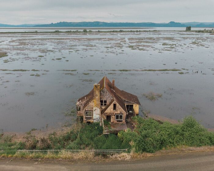 Let's Wander Through 55 Spooky Abandoned Spots in America!