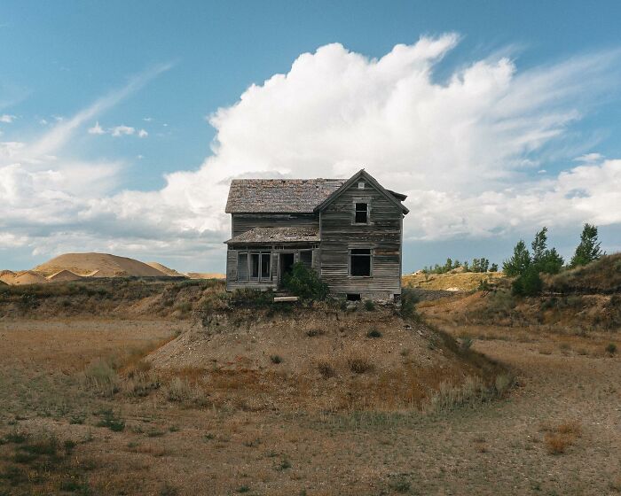 Let's Wander Through 55 Spooky Abandoned Spots in America!