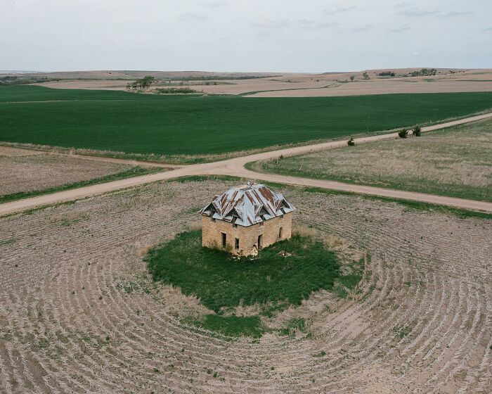 Let's Wander Through 55 Spooky Abandoned Spots in America!