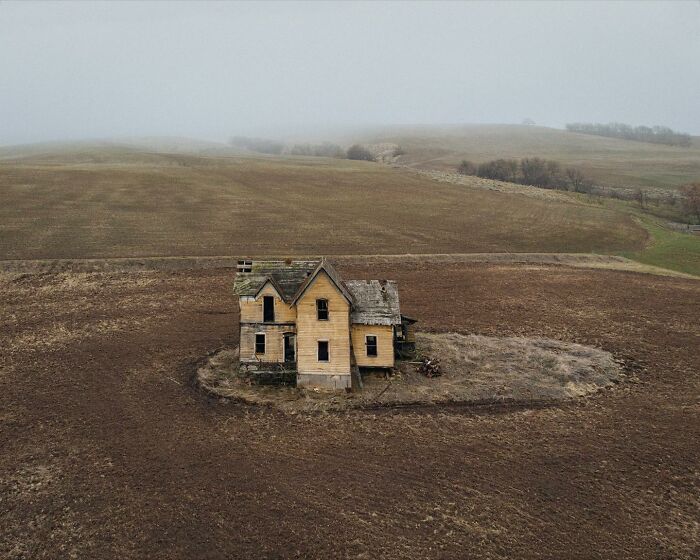 Let's Wander Through 55 Spooky Abandoned Spots in America!