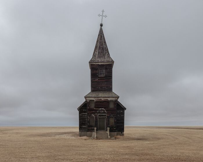 Let's Wander Through 55 Spooky Abandoned Spots in America!