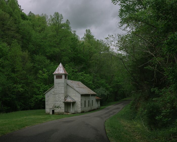 Let's Wander Through 55 Spooky Abandoned Spots in America!