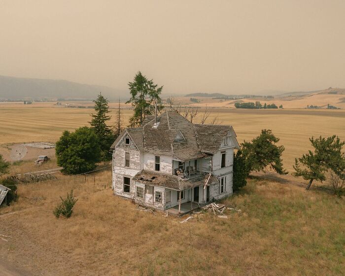 Let's Wander Through 55 Spooky Abandoned Spots in America!