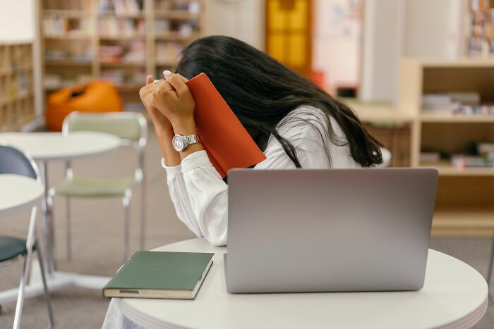 92 Times People Totally Botched Social Cues And We're Cringing Right Along