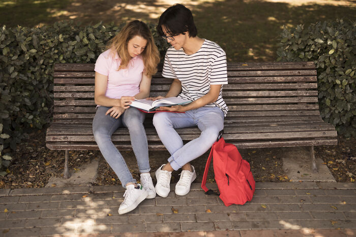 92 Times People Totally Botched Social Cues And We're Cringing Right Along