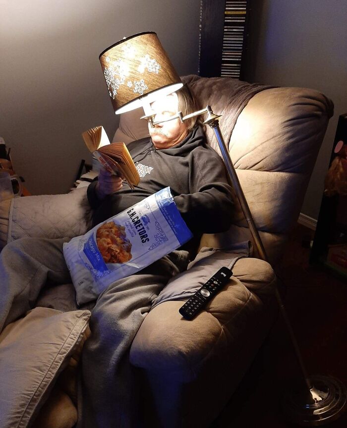 How Dad Reads A Book? Like This.