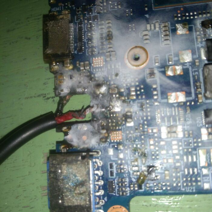 Laptop Motherboard Wouldn’t Charge, So I Soldered... Maybe Not the Best Idea