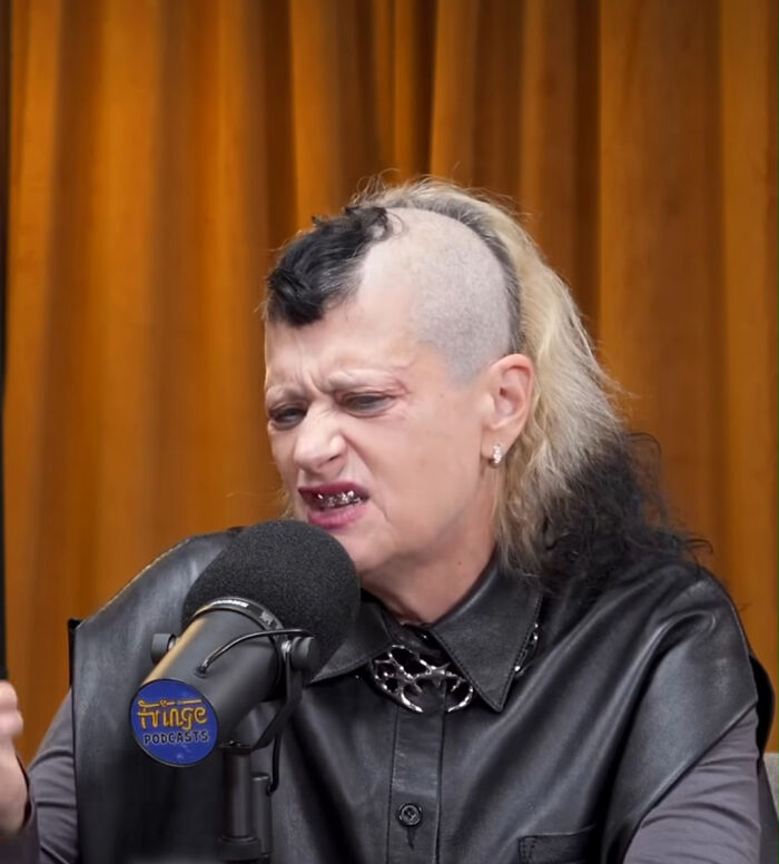 Peaches Shows Up with a Hairdo to Remember