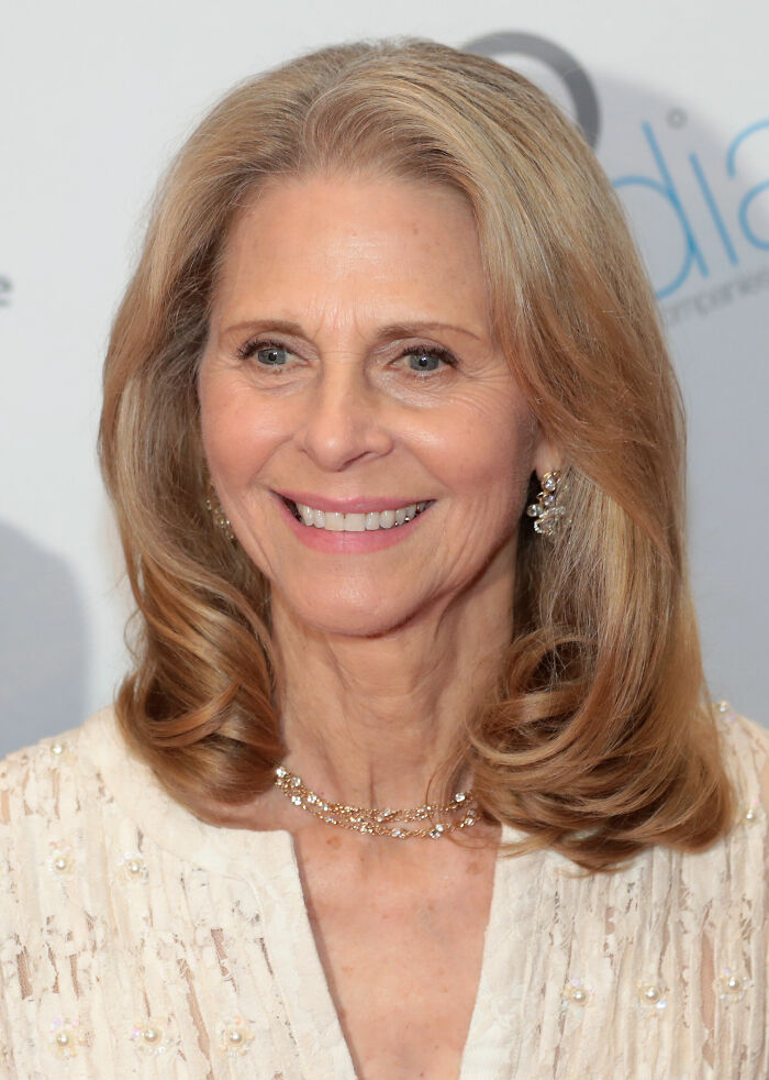Lindsay Wagner: The Original Bionic Woman, 77
