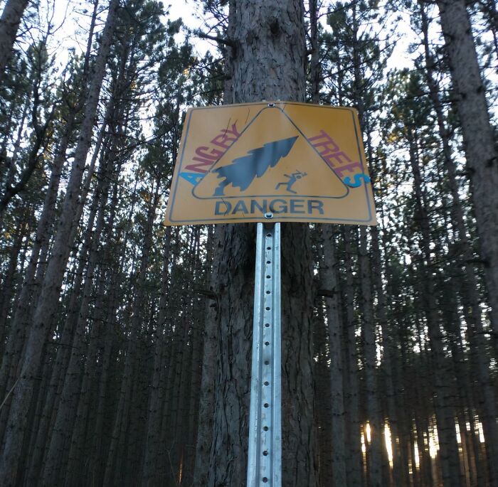 Signs On Trails That Are Way Too Honest (And Hilarious)