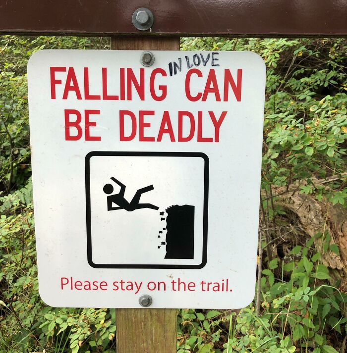 Signs On Trails That Are Way Too Honest (And Hilarious)