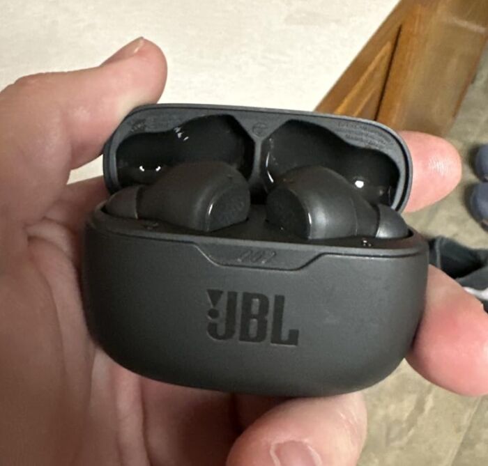 Turn ‘Ugh, a Meeting’ Into ‘Yay, Tunes!’ With These JBL Earbuds