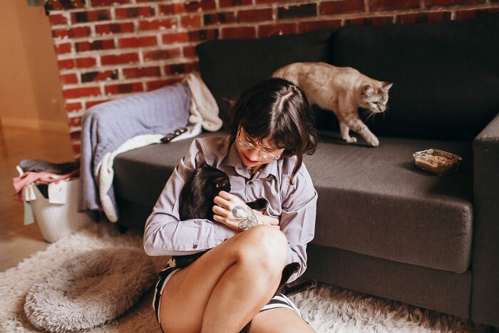 Why Your Cat Ignores the Cat-Haters But Loves You Anyway