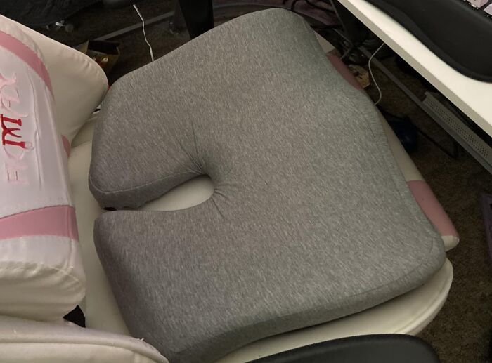 Desk Days Get Comfy With This Pressure Relief Seat Cushion Doing All The Heavy Lifting