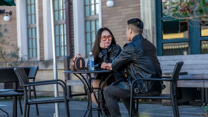 Your date asks all the questions but spills almost no secrets about themselves. Mystery level: expert.