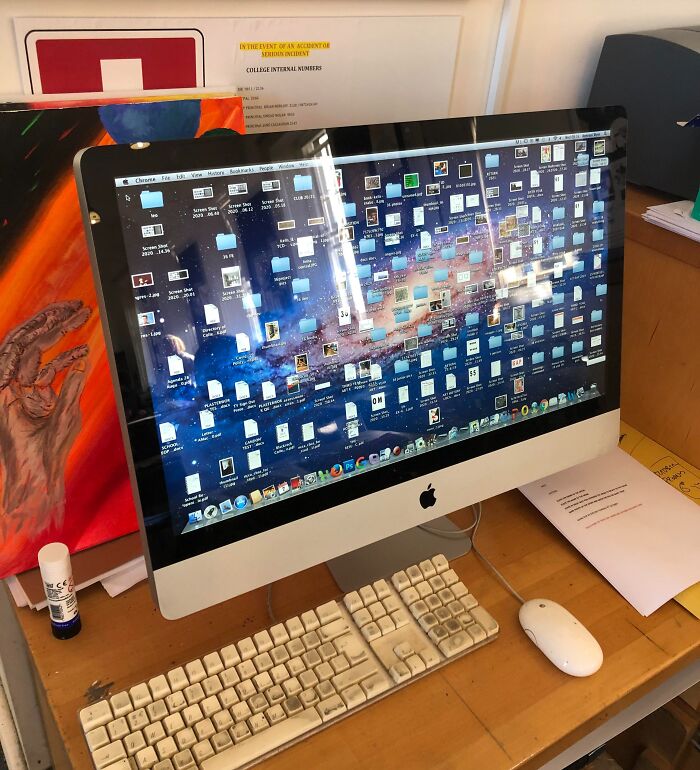 My Art Teacher’s Desktop Is A Hot Mess