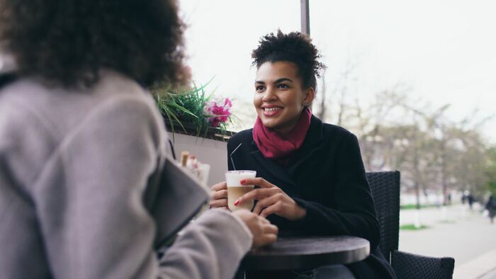 34 Sneaky Signs Someone’s Actually Super Smart (No, It’s Not Just About Degrees)