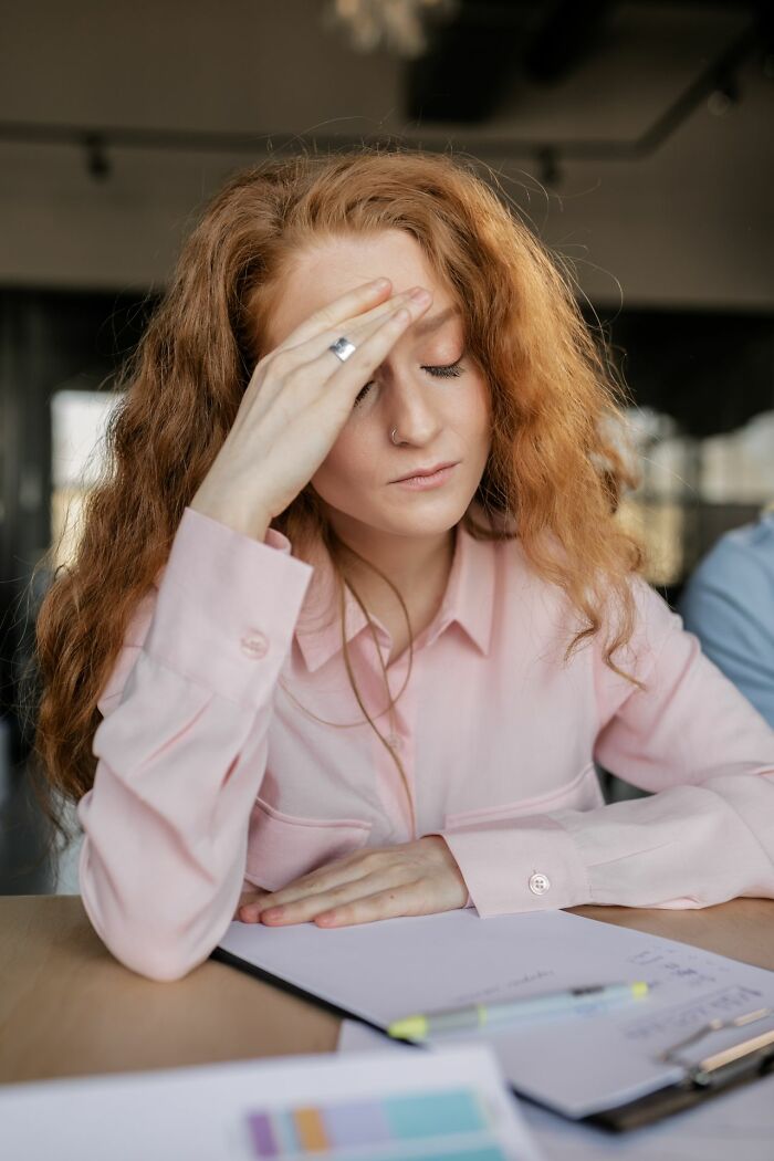 34 Sneaky Signs Someone’s Actually Super Smart (No, It’s Not Just About Degrees)