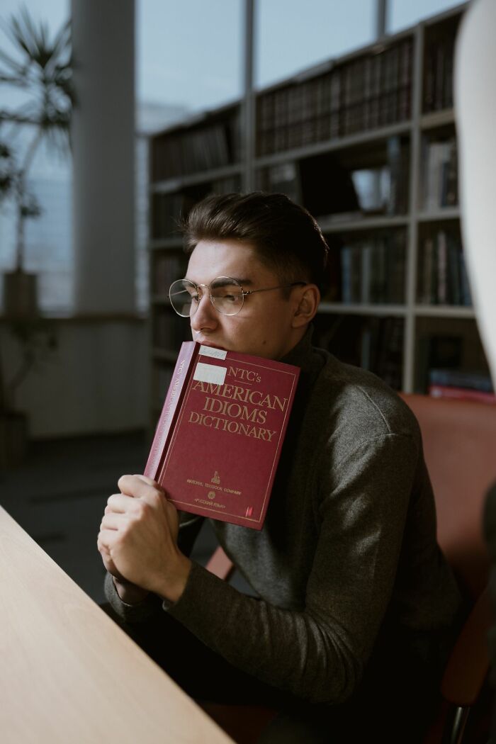 34 Sneaky Signs Someone’s Actually Super Smart (No, It’s Not Just About Degrees)