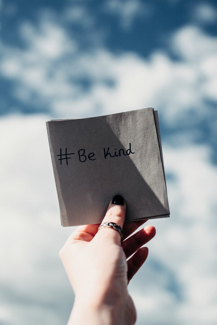 34 Sneaky Signs Someone’s Actually Super Smart (No, It’s Not Just About Degrees)
