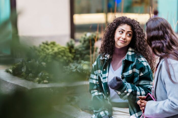 34 Sneaky Signs Someone’s Actually Super Smart (No, It’s Not Just About Degrees)