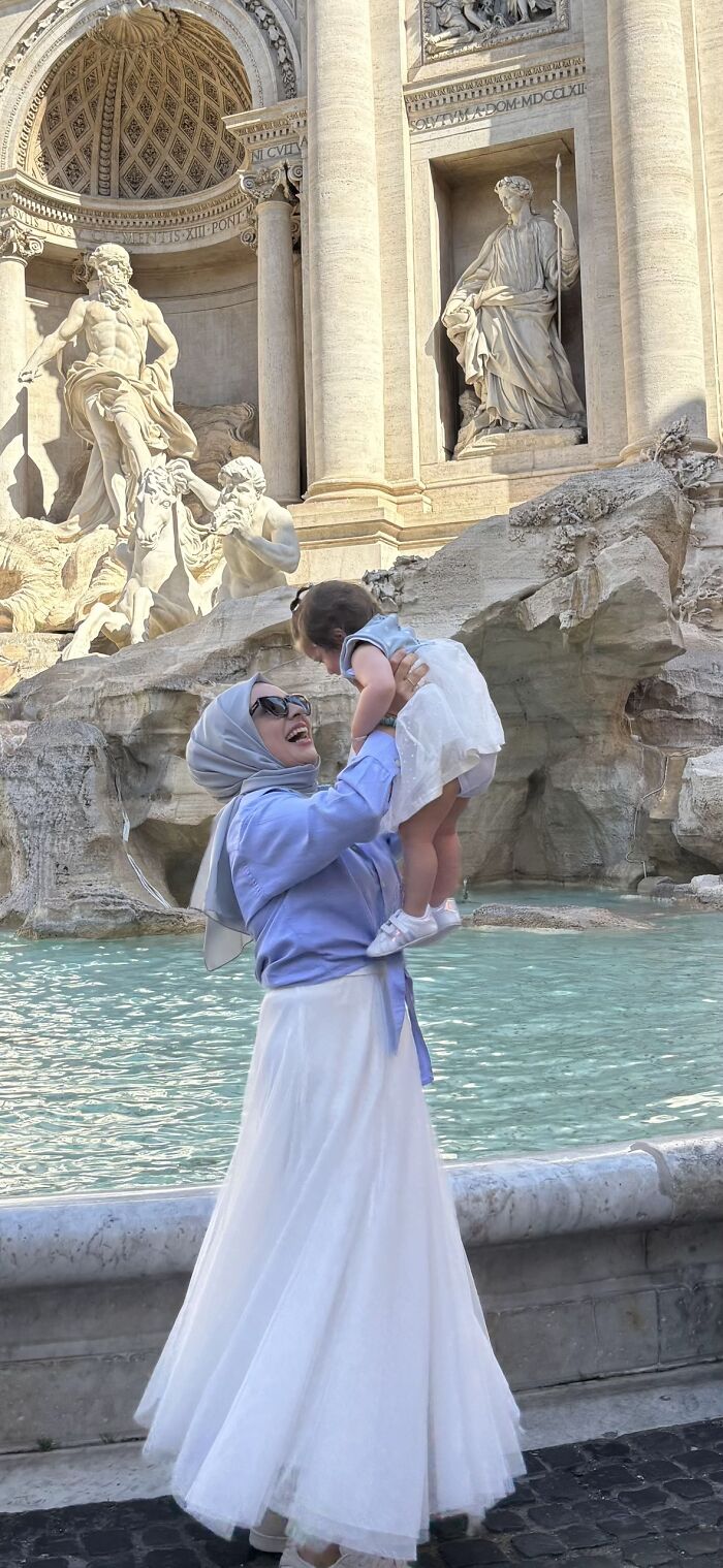 Caught this adorable mom & baby moment at the Trevi Fountain—too cute to ignore