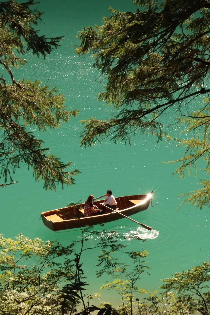 Looks like a painting! Now I’m just wondering who they are