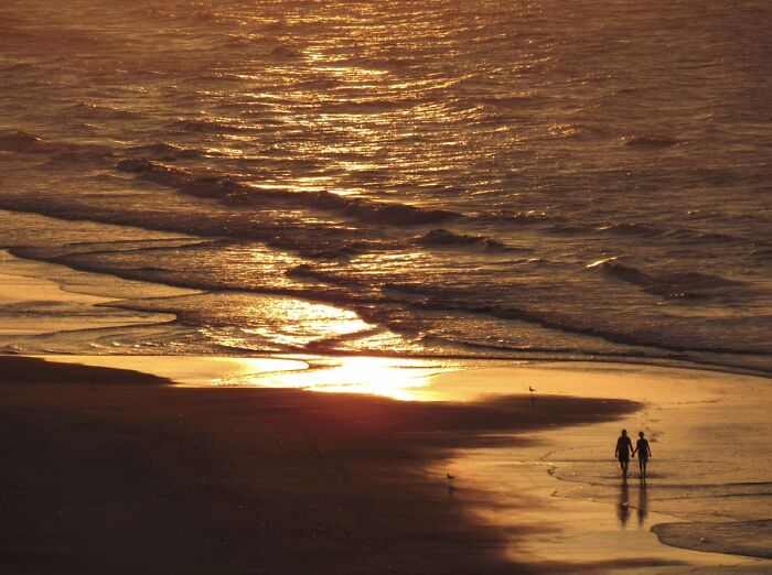 Shot this from my hotel balcony every day and really wish I knew who these folks were