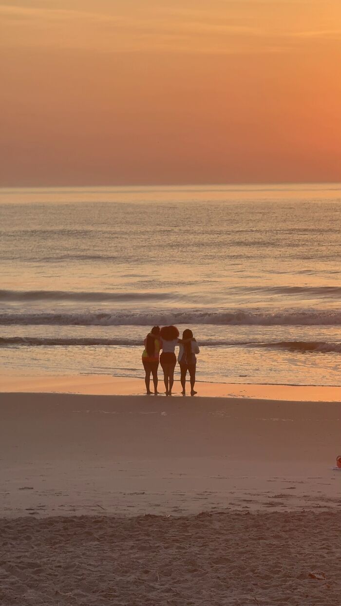 Strangers Snapped These Pictures And They’re Basically Mini Masterpieces