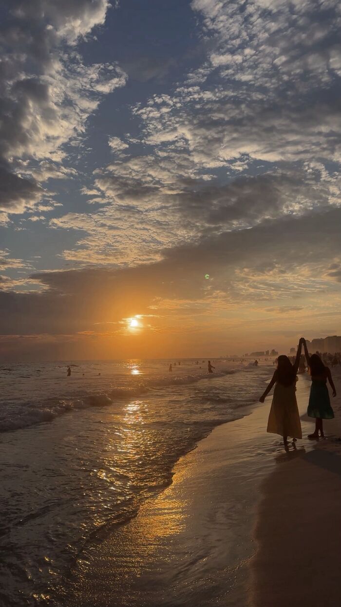 Strangers Snapped These Pictures And They’re Basically Mini Masterpieces