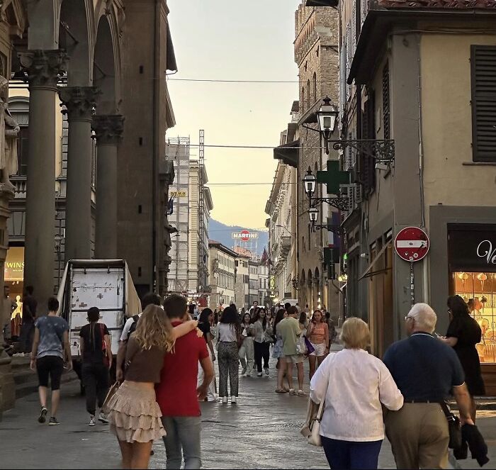 Strangers Snapped These Pictures And They’re Basically Mini Masterpieces