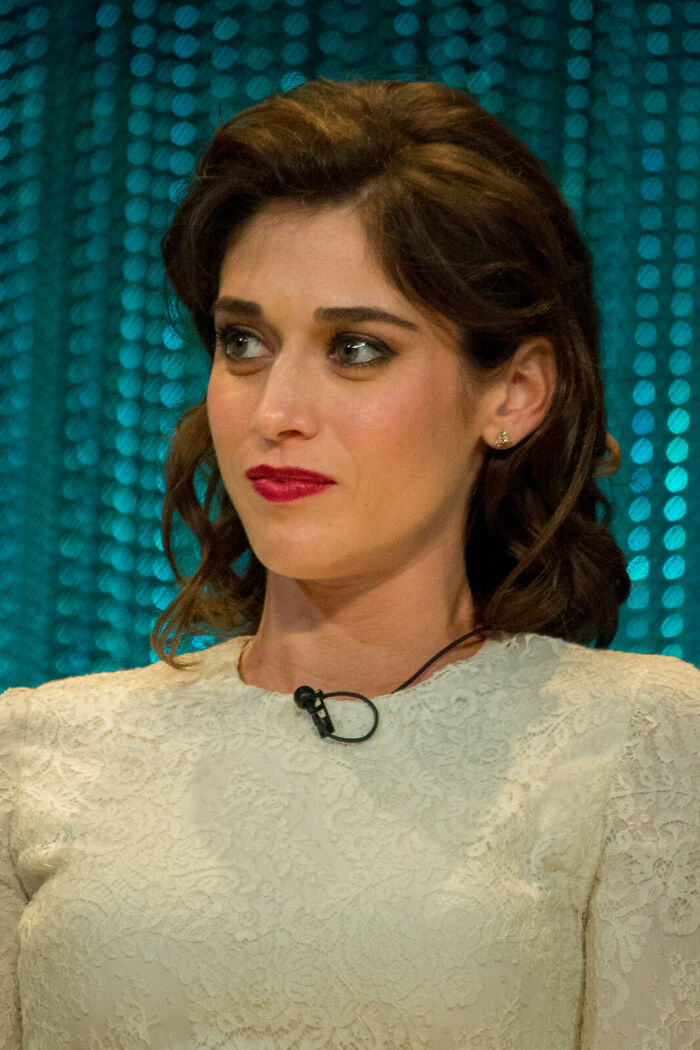 Lizzy Caplan: The Mean Girl With Talent, 44