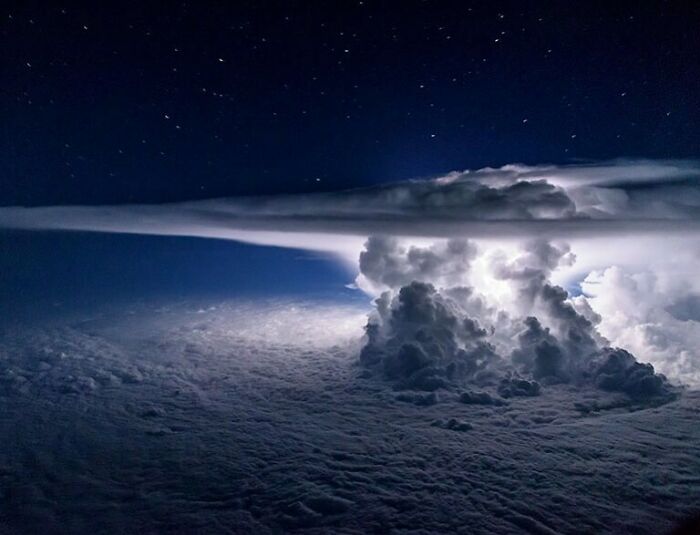 Pilot’s Sky View At 37,000 Feet: Pure Awesome