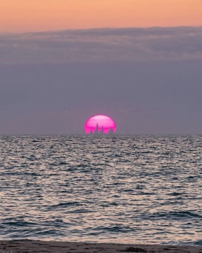 Chicago Skyline Pops Up From Indiana Dunes On Evil Clear Days