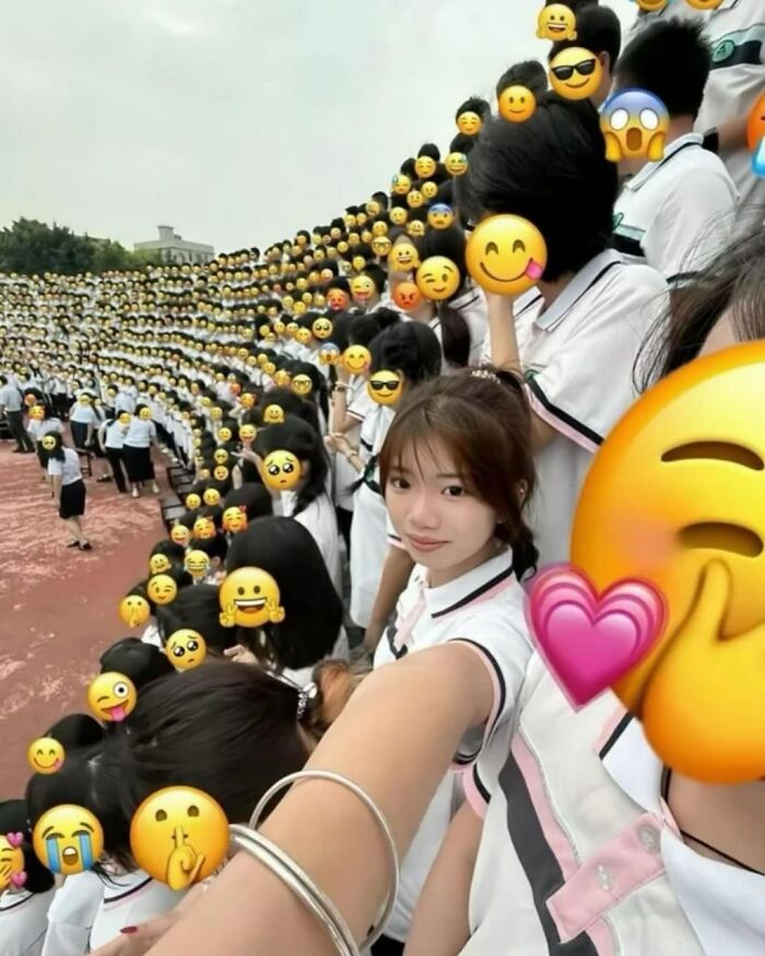 Respectful Graduation? Girl Covers Classmates’ Faces With Stickers Before Posting