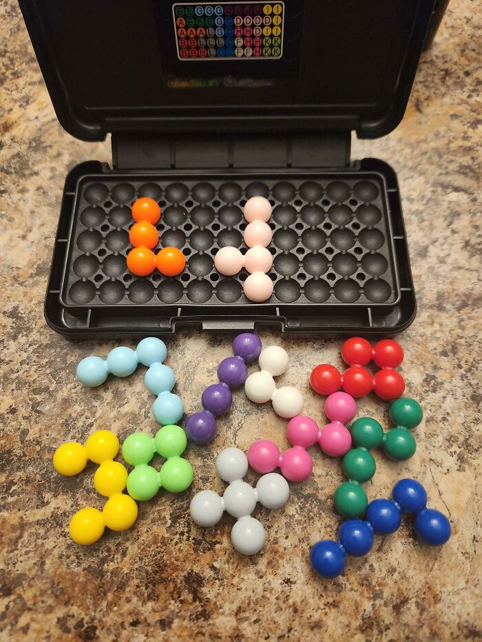 27 Brain-Busting Puzzle Pics That’ll Totally Mess With Your Head