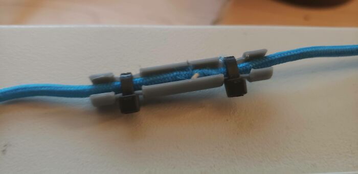 9-Minute Print: Headphone Cable Splint to Keep It Perfectly Straight