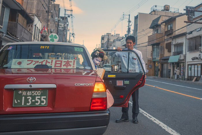 30 Wildly Cool Photos That Prove Japan Is A Street Photographer’s Playground