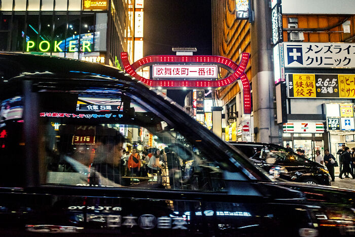 30 Wildly Cool Photos That Prove Japan Is A Street Photographer’s Playground