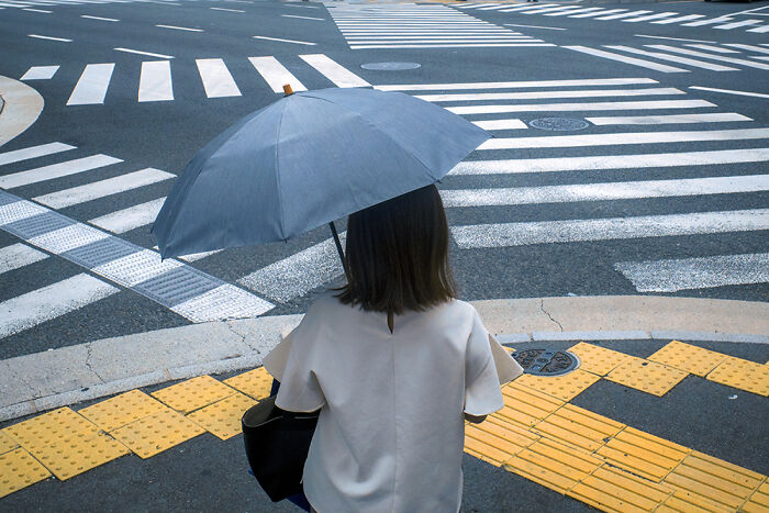 30 Wildly Cool Photos That Prove Japan Is A Street Photographer’s Playground