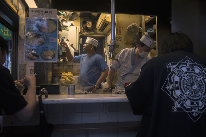 30 Wildly Cool Photos That Prove Japan Is A Street Photographer’s Playground