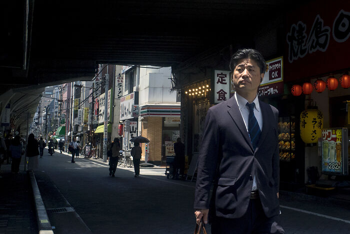 30 Wildly Cool Photos That Prove Japan Is A Street Photographer’s Playground