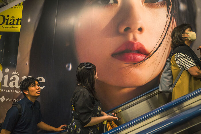 30 Wildly Cool Photos That Prove Japan Is A Street Photographer’s Playground